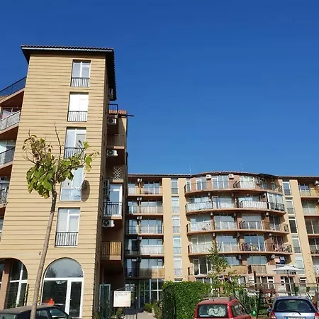 Lovely Studio With Balcony Pool View Слънчев бряг